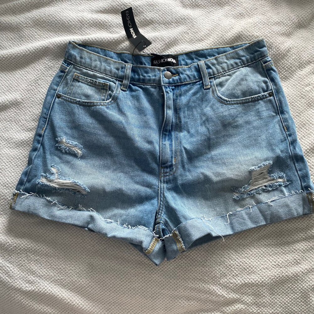 👖💫 Classic Chic: High-Waisted Cuffed Denim Shorts by Fashion Nova - Size 15 💫